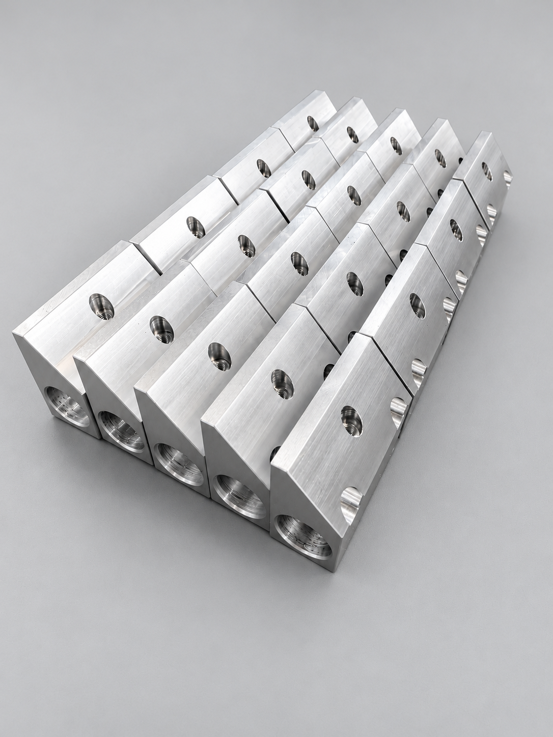 Frästeile aus Aluminium für die Möbelfertigung